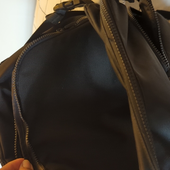 Lululemon Black Backpack Circa 2009 - Picture 7 of 10